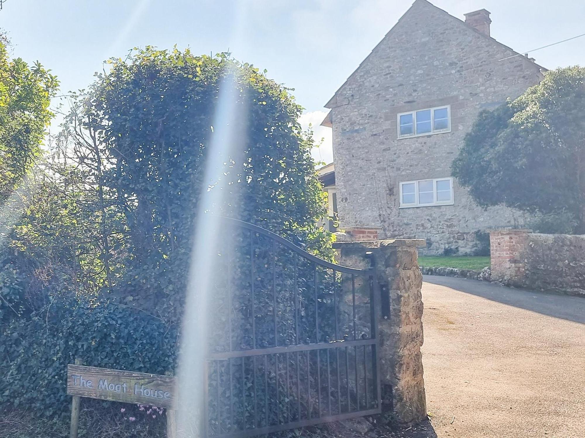 The Moat House Cudworth Exterior foto